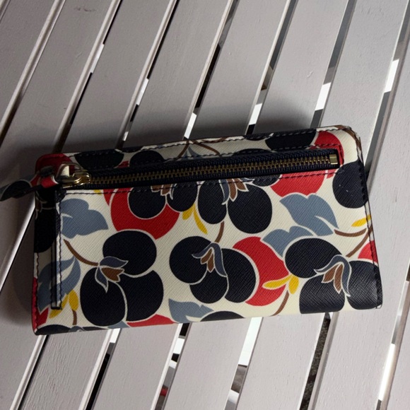 Floral Wallet with Black and Red Design - Picture 2 of 6